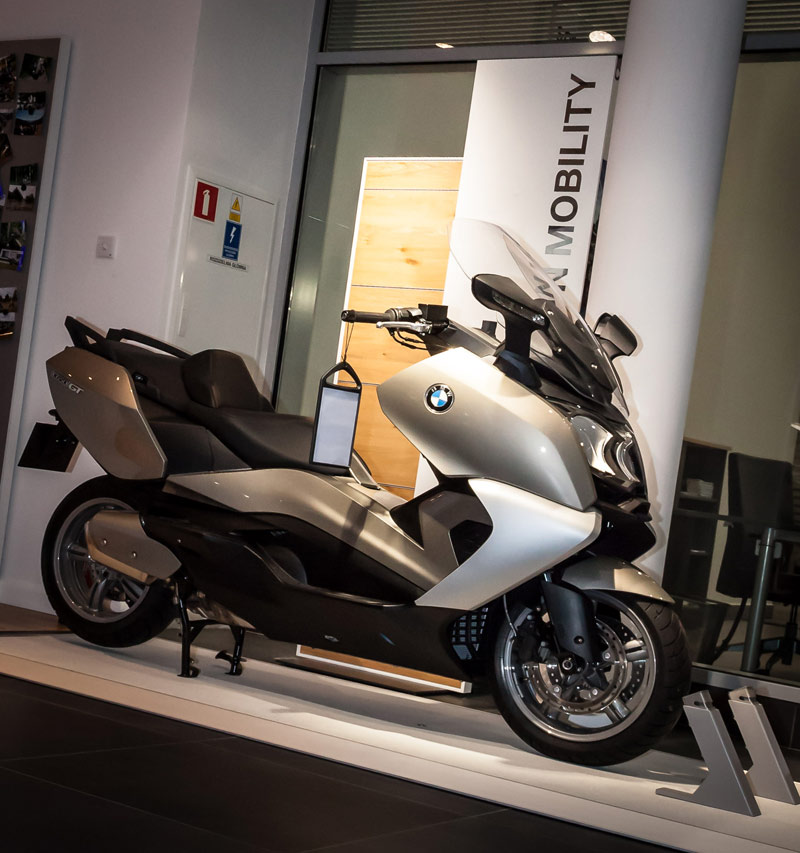 Inspiracje Światłem autorem projektu oświetlenia w Salonie Auto Breczko
